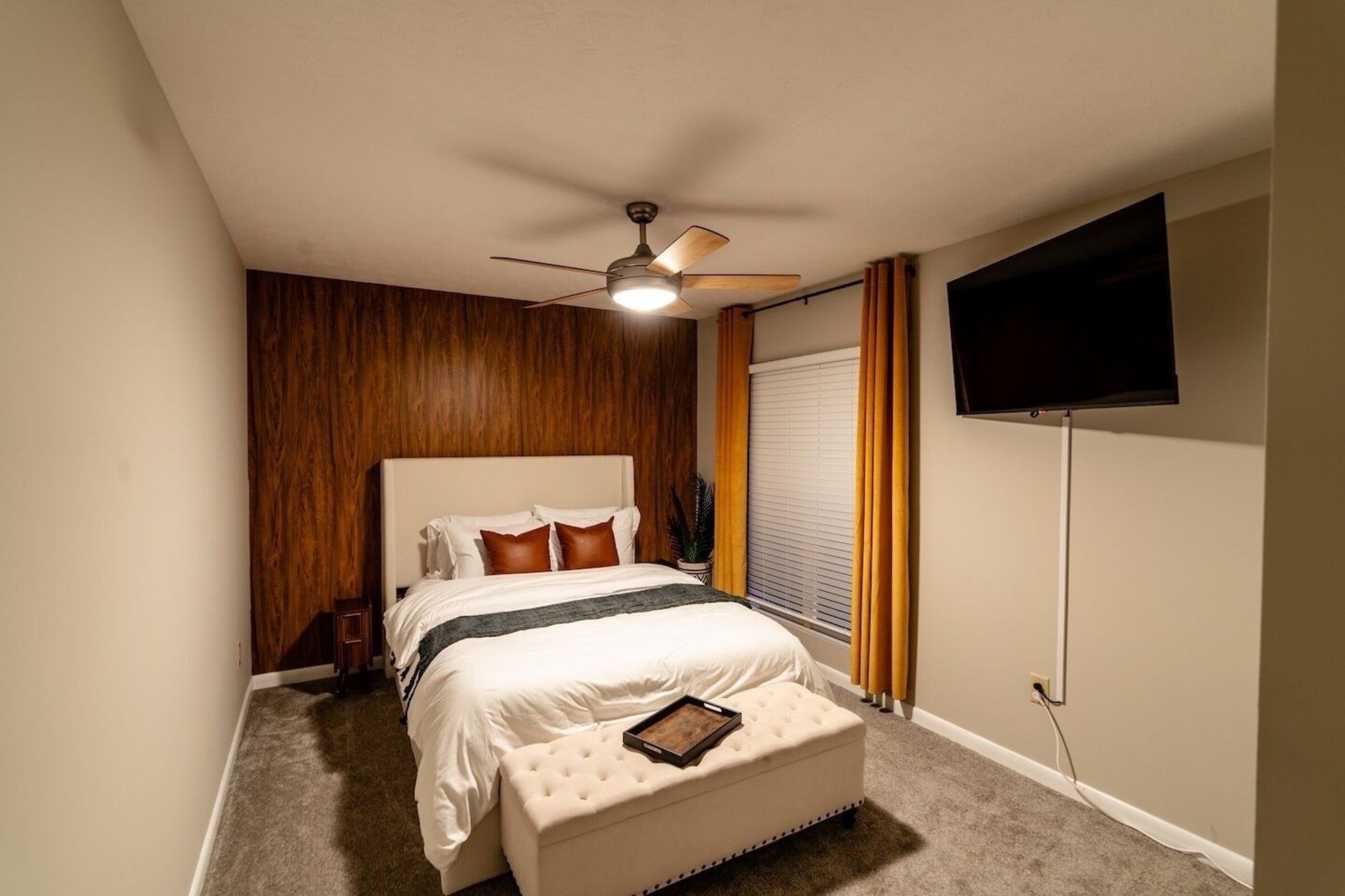 Pine Room bedroom at Cedar Escape
