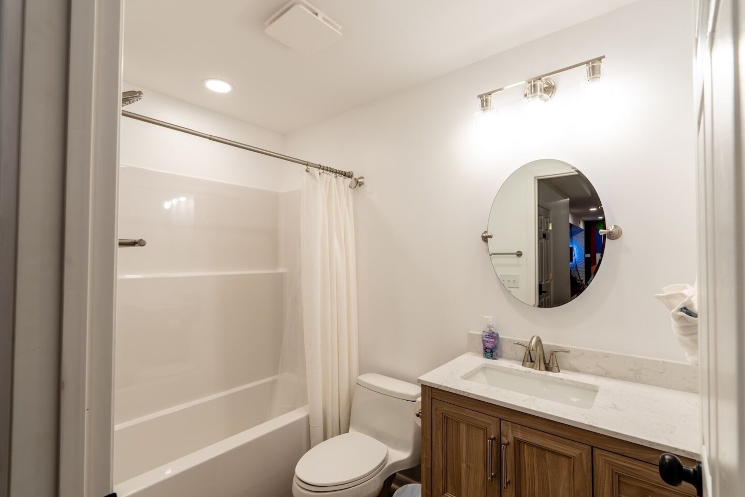 Lower-level tub and shower combo bathroom at Cedar Escape