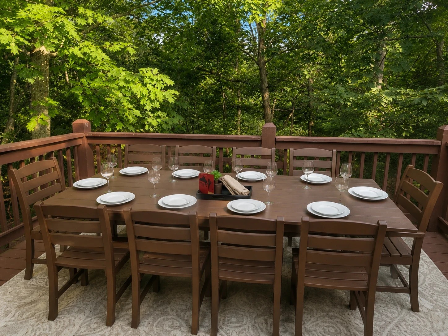 Outdoor dining table on the deck at Cedar Escape